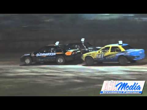Modified Sedans: Brett Barron and Gavin Fletcher Battle - Kingaroy Speedway