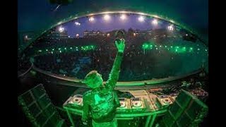 Armin van Buuren vs Human Resource - Dominator (LIVE Tomorrowland 2016)