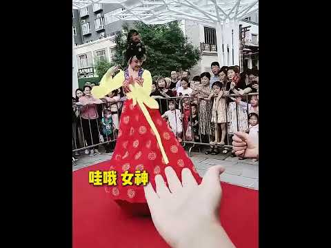 舞台表演社死瞬間，換個地球生活吧 #失誤現場 #舞台無處不在 #高能段子手 #搞笑 #搞笑視頻 #內容過於真實 #funny #shorts