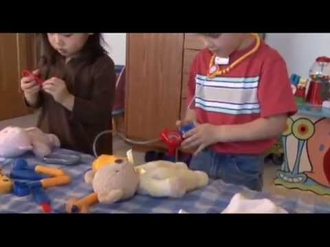 Slide 7 - Pretend & Play Doctor Set, 19 pieces (video)