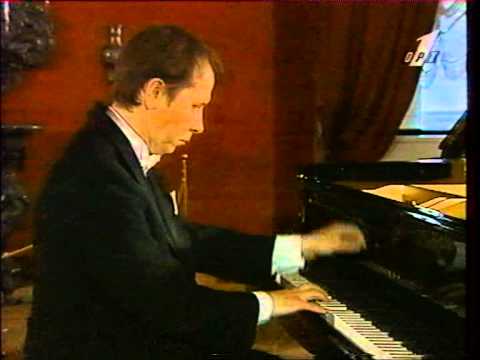 Pletnev plays Tchaikovsky The Seasons