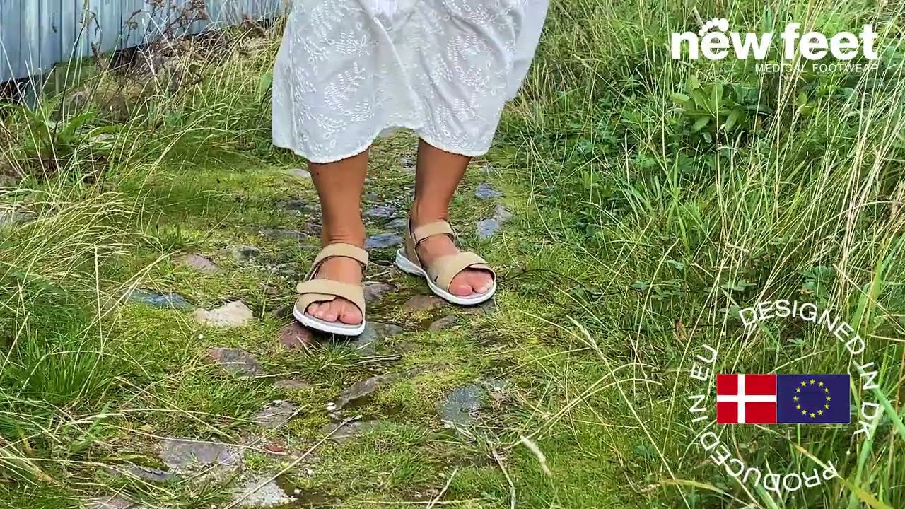 Damsandal med hälrem och två kardborreremma
