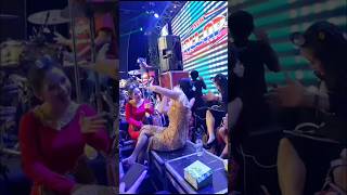 Download lagu LAILA AYU SEMAKIN MENJADI - JADI AKIBAT KESURUPAN KENDANGANNYA KY PATIH ANDIK NEW PALLAPA...!!! mp3