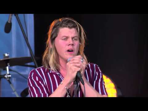 Conrad Sewell Performs ‘Remind Me’ at Nickelodeon’s #BuzzTracks LIVE Concert