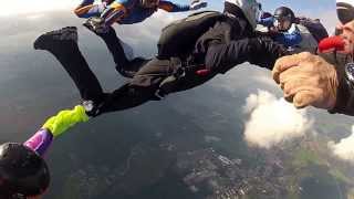 preview picture of video 'my 1000th skydive (Video Dirk)'