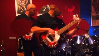 Basso e Batteria bass and drum performance EBONY by UNBORN