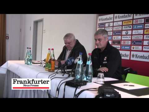 Eintracht-Coach Veh vor dem Freiburg-Spiel