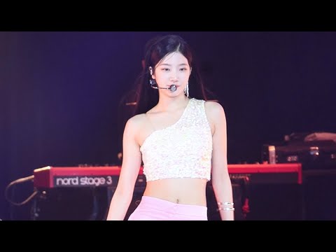 LE SSERAFIM X Uhm Junghwa 'Ending Credit' Special Stage Kazuha Focus (4K / Weverse Con / 2023.06.10)