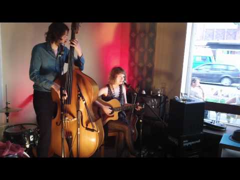 "S&W" - CIRCUIT 05/2012: Brooke Sharkey (UK) (www.brookesharkey.com)