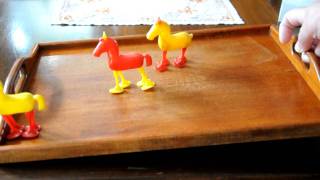 Petits chevaux plastique années 50