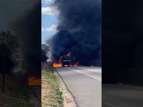 🔥 Carretas pegam fogo após colisão na BR-116 entre Boa Nova e Poções