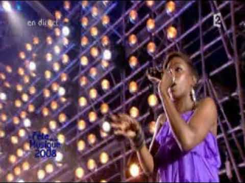 Kanye West Ft Estelle American Boy Live La Fete De La Musique 2008