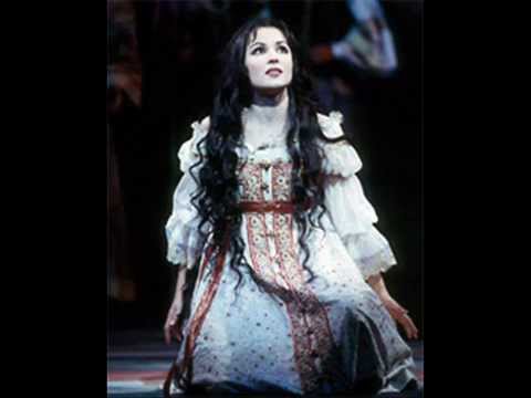 Netrebko sings Donizetti