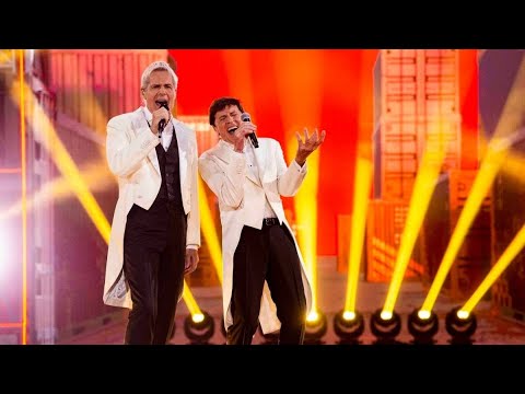 GIANNI Morandi e Claudio Baglioni 🌹🎸🌷  "Non facciamoci prendere dal panico" 💜 LIVE