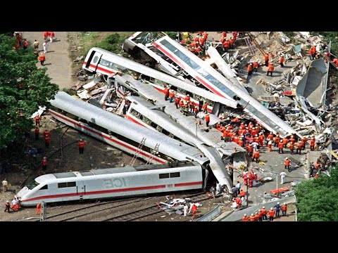 Top 20 Dangerous TRAINS vs IDIOTS TRUCK Fails Compilation