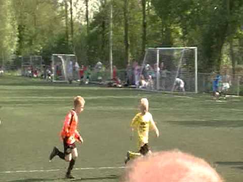 VV De Meern F7 - Toernooi RCL 23 april 2011 Doelpunt Martijn