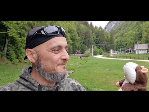 Cabana BRUSTURET/Pestera DAMBOVICIOARA/Cheile DAMBOVICIOAREI/Muntii PIATRA CRAIULUI