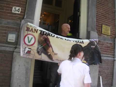 Arrestatie na bestorming en bezetting van het Spaans consulaat