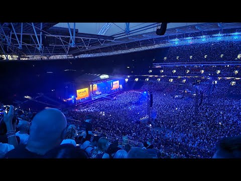 Brian May / Foo Fighter perform QUEEN w Roger Taylor, Rufis Taylor