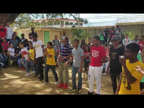 Corridas de huevo. Estudiantes del liceo Prof. Pedro Ant. Pimentel y López . Castañuelas