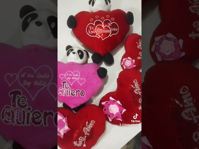 Vídeo relacionado con Lanpn Juego de 2 Piezas Cojin Corazon, Rosa Cojines Peluche Corazon, Almohada en Forma de Corazón Cojín Decorativo para Sofá Cama Decoración Día de San Valentín (Rosa-Blanco, 42x31cm y 36x27cm)