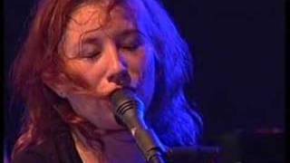 Tori Amos Interview/Tear in your hand