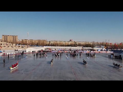 شاهد انطلاق مسابقة قوارب التنين فوق بركة جليدية شمالي الصين…