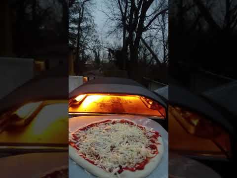 Making Neapolitan Pizza With the Ooni Koda 16 in 60 seconds