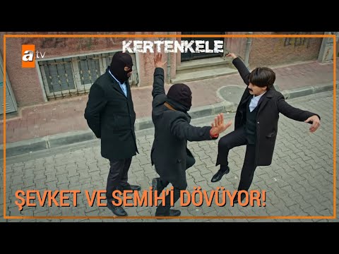 Bıçkın Adnan, Şevket ve Semih'i dövüyor! - Kertenkele