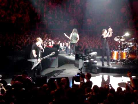 Papa Het's introducing Biff Byford (Saxon lead singer) for "Motorcycle Man" version