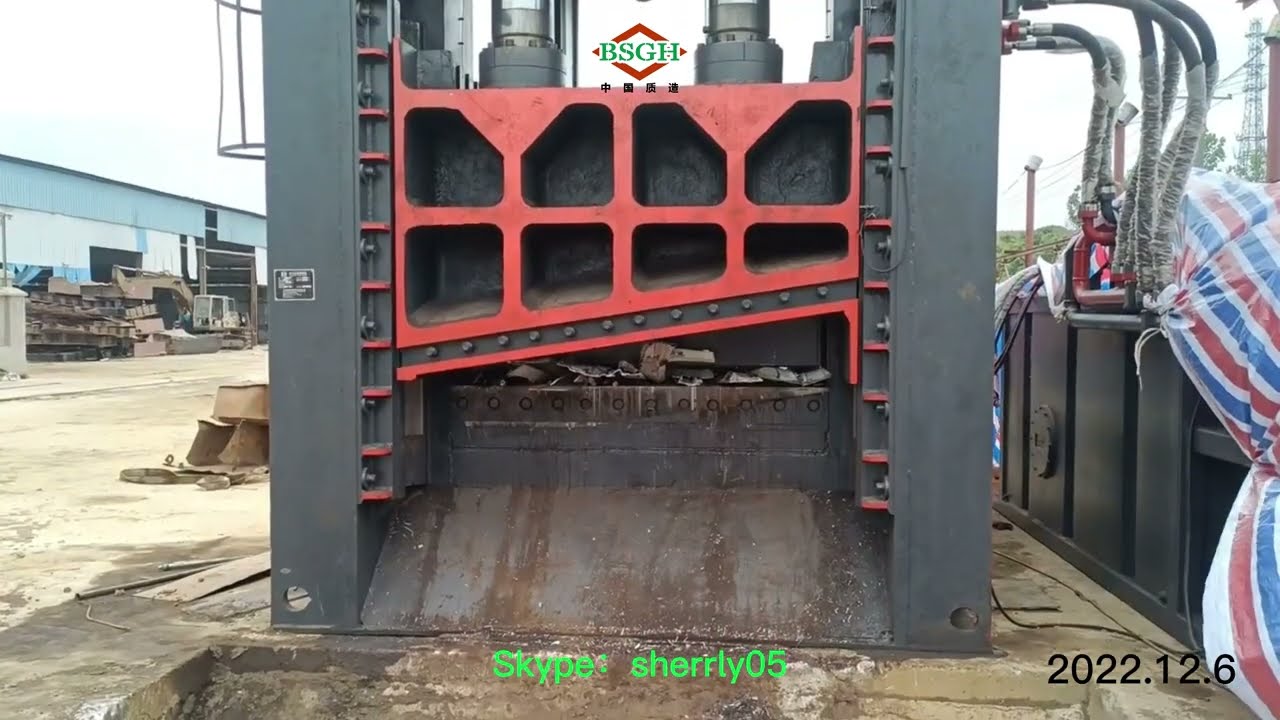 Hydraulic Gantry Shears – Precise Metal Cutting Tool | 630T Scrap Shear in Action