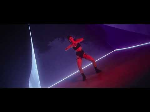 Tzanca uraganu- A tras fata un fum