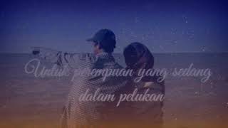 Download lagu SMVLL ( Untuk perempuan yang sedang dalam pelukan) lirik mp3