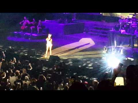 Ariana Grande sings 'I Have Nothing'