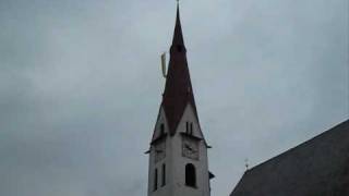 preview picture of video 'FÜGEN (A) - Dekanatspfarrkirche Mariae Himmelfahrt - Vorläuten'