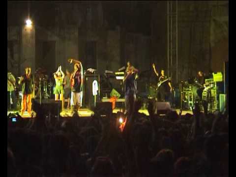 sud sound system" reggae a mienzu a nui trenu" live cursi 13 08 2004 n2