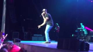 Darius Rucker Rocks Purple Rain 💜☔️