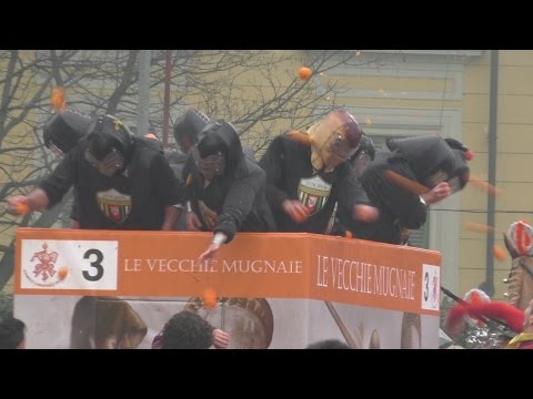 Battaglia arance carro da getto Le Vecchie Mugnaie - Carnevale Ivrea 2016