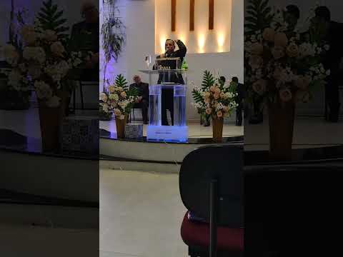 Meu esposo ministrando a palavra. Assembleia de Deus Campo ll, Figueira PR.