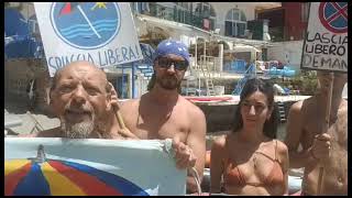 napoli-arrembaggio-in-canoa-per-chiedere-mare-libero-e-gratuito