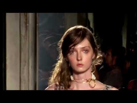 Portugal's Moura pays tribute to cod fishermen at Milan Fashion close