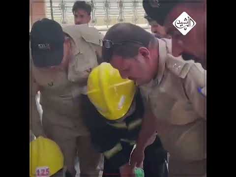 شاهد بالفيديو.. فرق الدفاع المدني تحاول إنقاذ عامل في مديرية مجاري النجف سقط بإحدى محطات نقل مياه الصرف الصحي