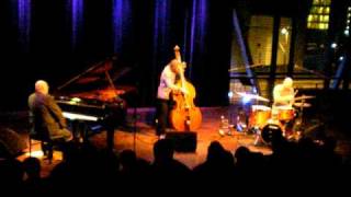 The Bad Plus - 2 pm (live at Bimnhuis, Amsterdam, 07.10.2010)