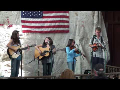 Just a Few Old Memories -- Molly Tuttle, Angelica Grim, Aissa Lee, and Luke Abbott