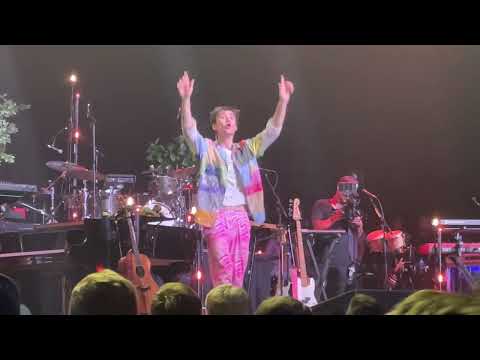 Jacob Collier - Dallas 4/23/2022 - Encore "Blackbird" and Audience Choir