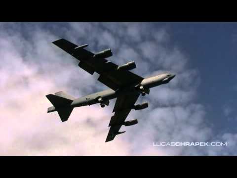B-52 - 2012 Dny Nato Ostrava - Neděle (Sunday Low Passes)
