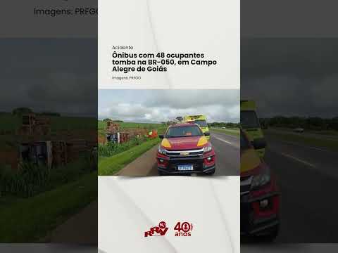 Ônibus com 48 ocupantes tomba na BR-050, em Campo Alegre de Goiás