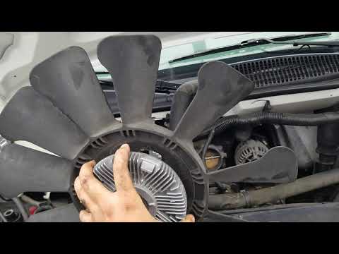 which way do turn the fan clutch to remove it?