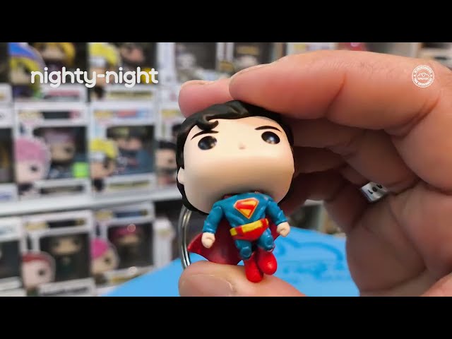 Vídeo relacionado con Funko Pop! Keychain: DC New Classics - Superman - DC Comics- Minifigura de Vinilo Coleccionable Llavero Original - Relleno de Calcetines - Idea de Regalo - Mercancia Oficial - Minifigura