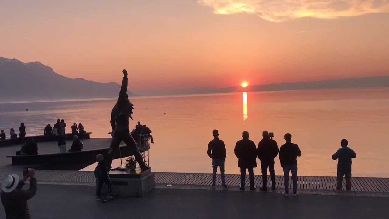 Set against the stunning backdrop of Lake Geneva, this statue celebrates Freddie’s legacy in Montreux.
